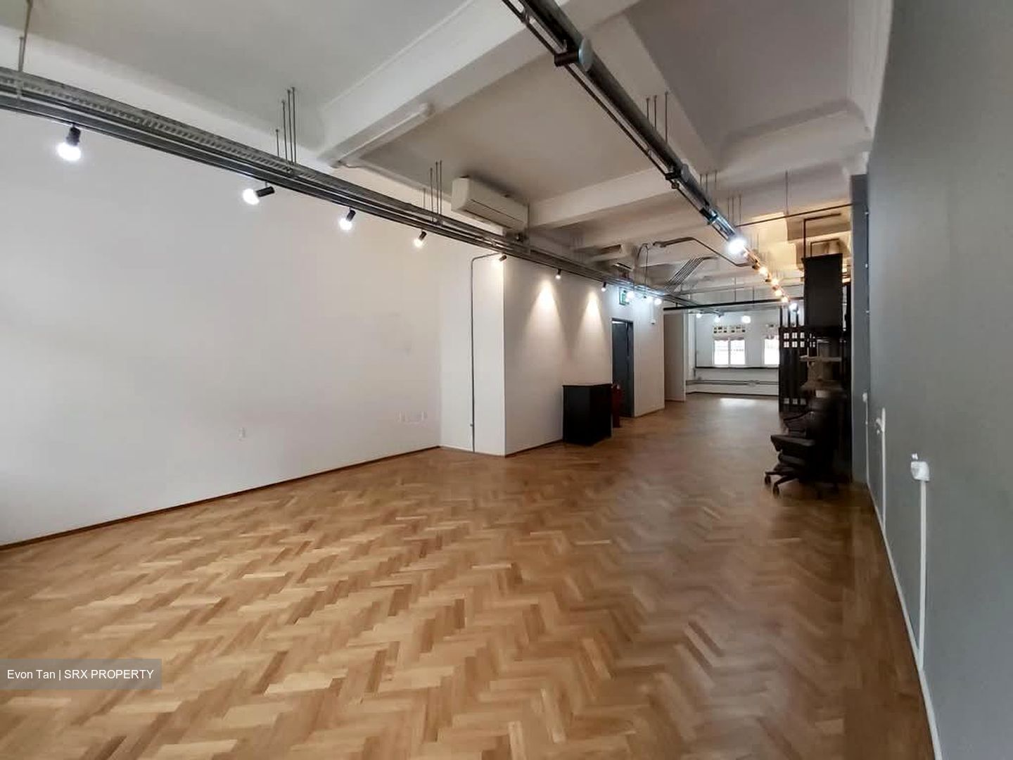 Liang Seah Place (D7), Shop House #560604121